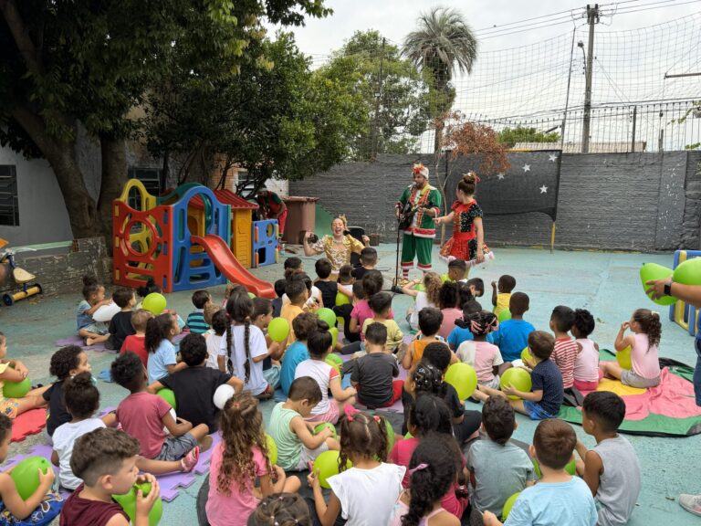 Entidade realiza entrega de presentes da Campanha de Natal na Creche Nossa Senhora de Fátima